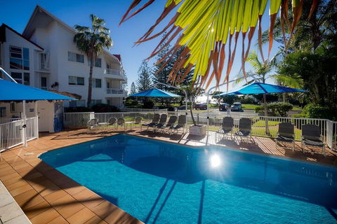 Le Beach Apartments - Tourism Townsville 4