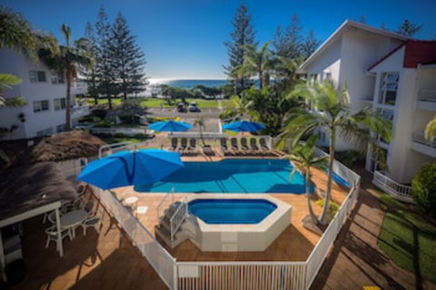 Le Beach Apartments - Tourism Townsville 0