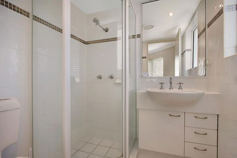 Le Beach Apartments - Tourism Townsville 6