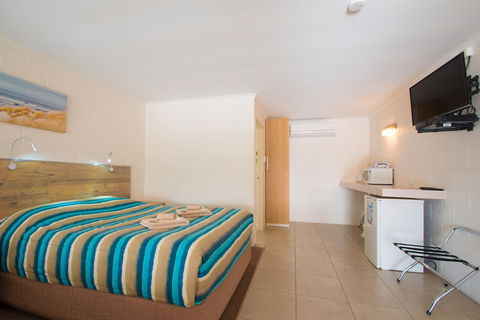 A & A Motel - Tourism Townsville 4