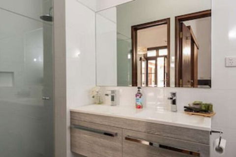 Fairway Manor Accommodation - Tourism Townsville 0