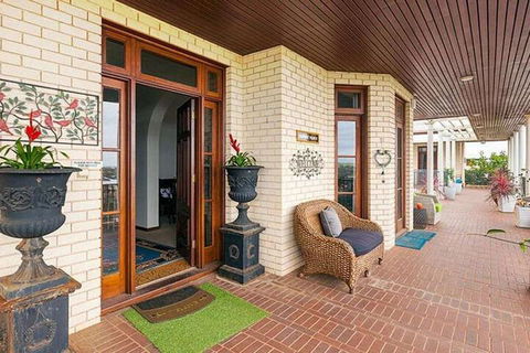 Fairway Manor Accommodation - Tourism Townsville 1