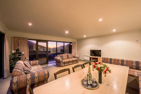Falls Creek Country Club - Tourism Townsville 3
