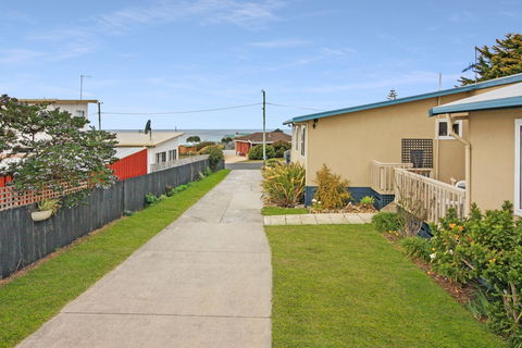 Carmens Inn - Tourism Townsville 1