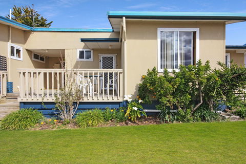 Carmens Inn - Tourism Townsville 0