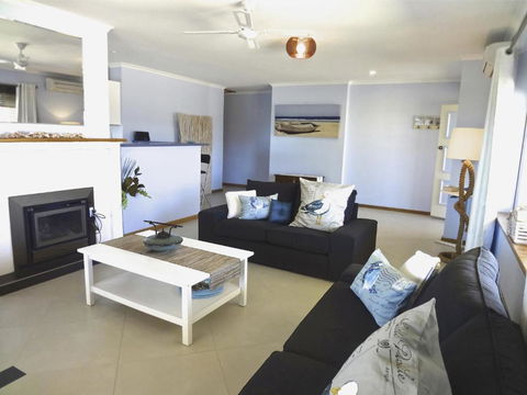 Salty Air Apartments Kingscote Kangaroo Island - Tourism Townsville 1