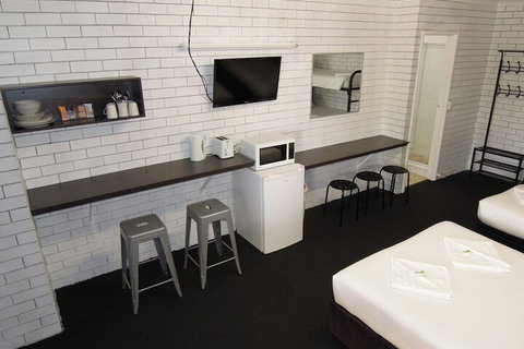 Jackaroo Apartments - Tourism Townsville 4