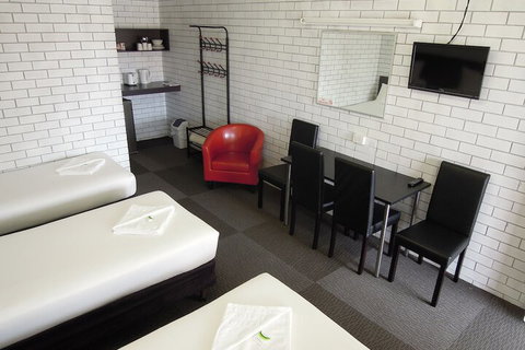 Jackaroo Apartments - Tourism Townsville 7