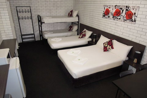 Jackaroo Apartments - Tourism Townsville 1