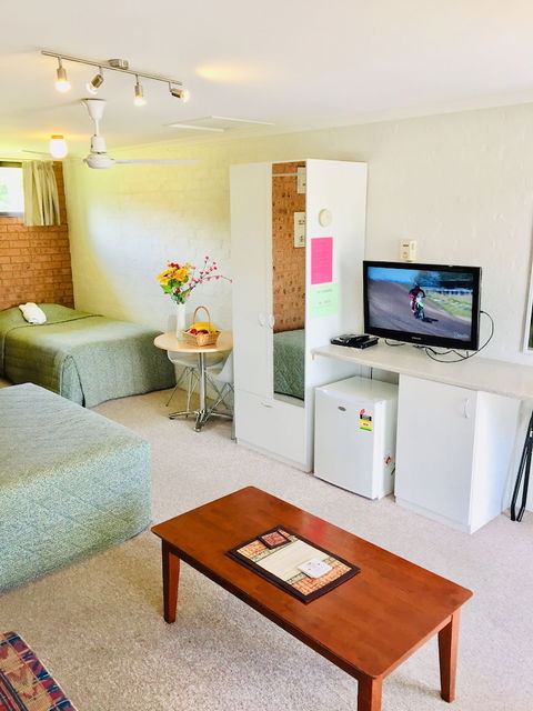 Colonial Motor Inn Pambula - Tourism Townsville 4