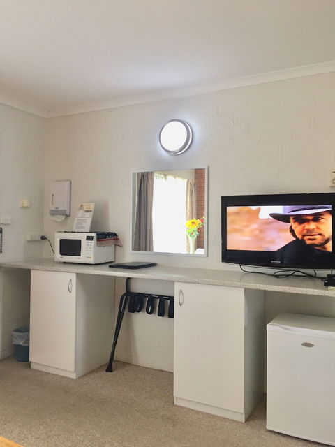 Colonial Motor Inn Pambula - Tourism Townsville 3