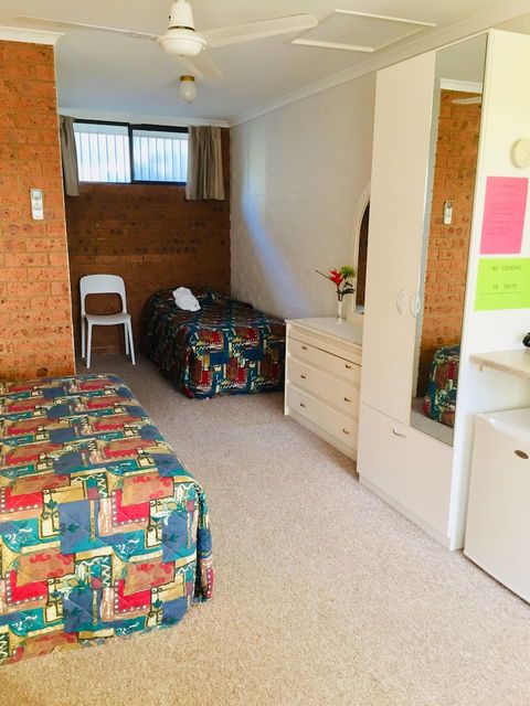 Colonial Motor Inn Pambula - Tourism Townsville 2