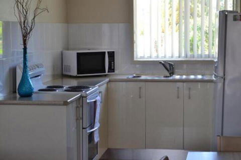 Sundial Holiday Units - Tourism Townsville 5