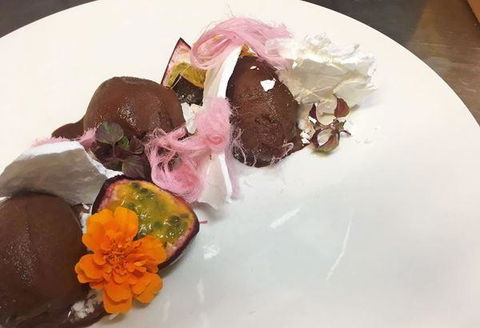 Gip's Restaurant - Tourism Townsville 12