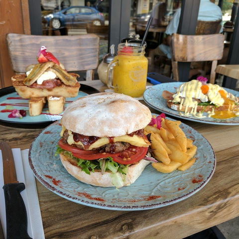 Kafe Neo - Tourism Townsville 0