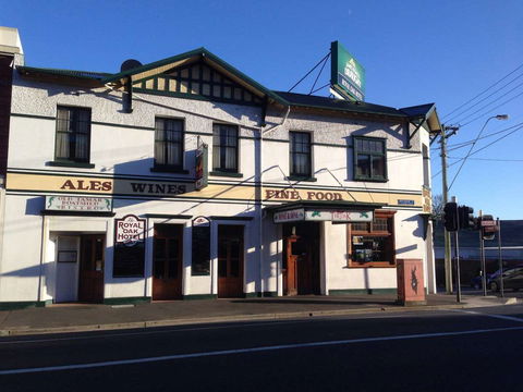 The Royal Oak - Tourism Townsville 0