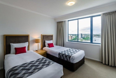Central Dockside Apartment Hotel - Tourism Townsville 7