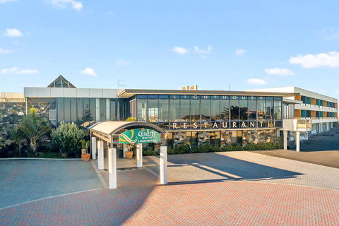 Quality Hotel Lighthouse - Tourism Townsville 0