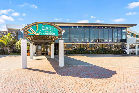 Quality Hotel Lighthouse - Tourism Townsville 1