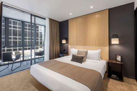SKYE Suites Sydney - Tourism Townsville 3