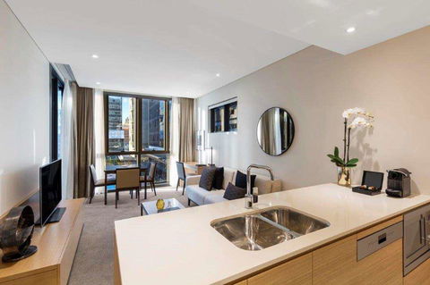 SKYE Suites Sydney - Tourism Townsville 4