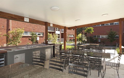 Forrest Hotel & Apartments - Tourism Townsville 8