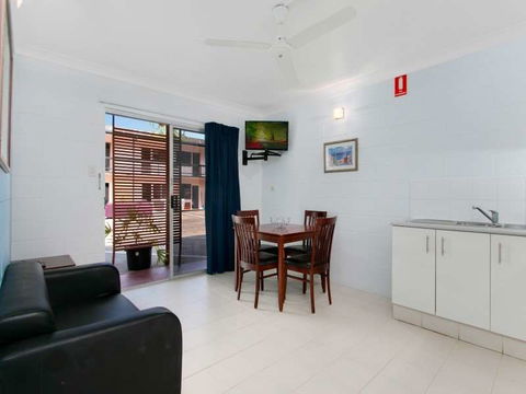 Cairns City Palms - Tourism Townsville 0