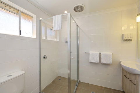 Smart Motels Bert Hinkler - Tourism Townsville 2