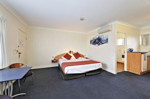 Boulevard Lodge - Tourism Townsville 0