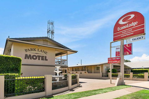 Econo Lodge Park Lane - Tourism Townsville 0