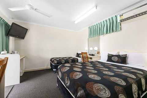 Econo Lodge Park Lane - Tourism Townsville 1