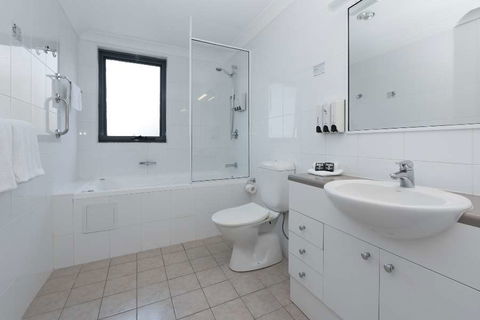 Leisure Inn Spires - Tourism Townsville 1