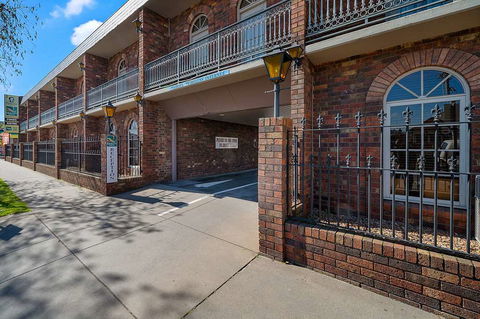 Quality Hotel Sherbourne Terrace - Tourism Townsville 0