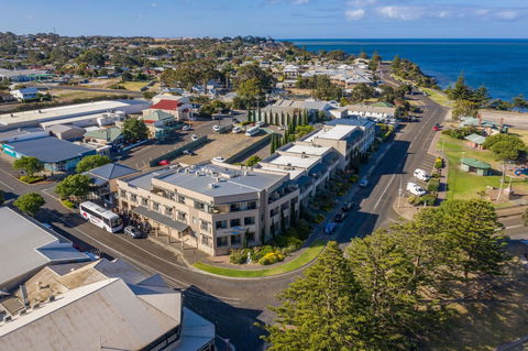 Aurora Ozone Hotel - Tourism Townsville 0