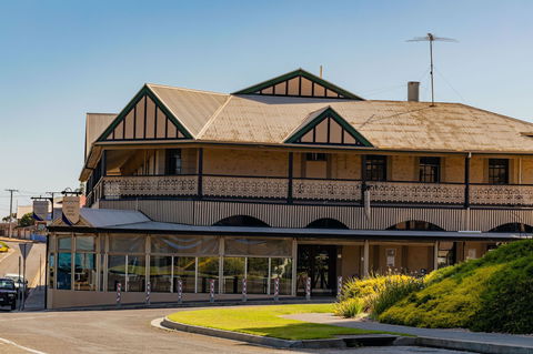 Aurora Ozone Hotel - Tourism Townsville 1