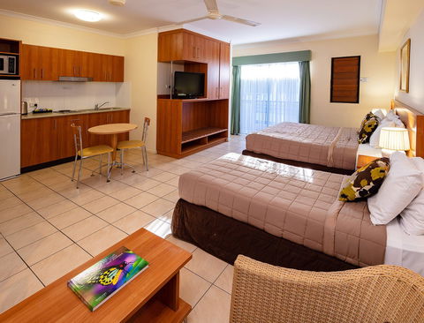 Cairns Queenscourt - Tourism Townsville 3