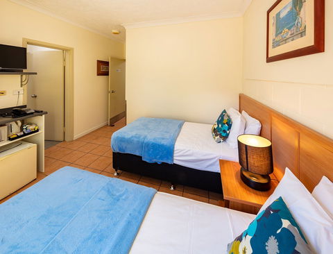 Cairns Queenscourt - Tourism Townsville 4