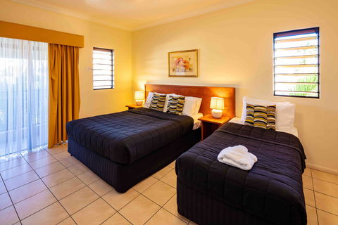 Cairns Queenscourt - Tourism Townsville 6