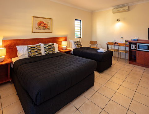 Cairns Queenscourt - Tourism Townsville 7