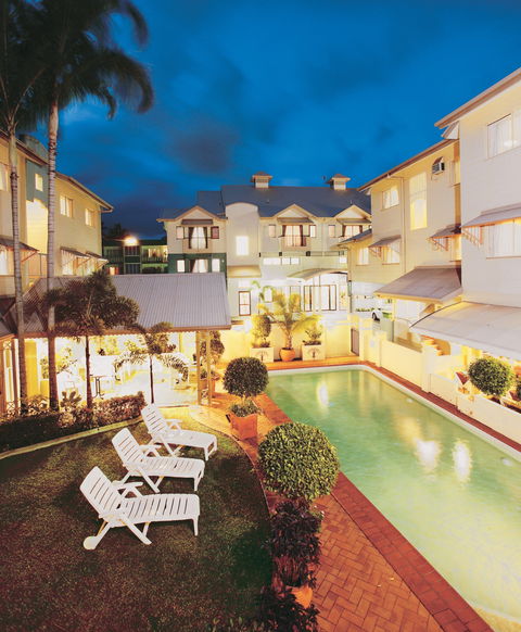 Cairns Queenscourt - Tourism Townsville 9