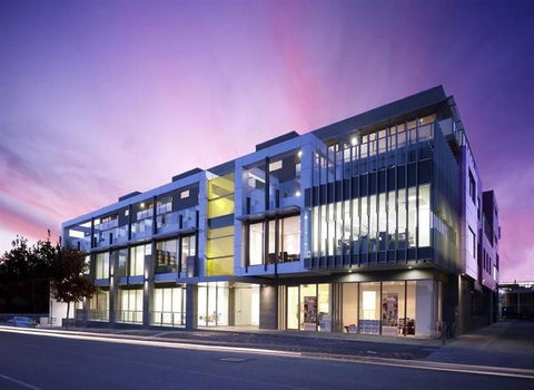 Caroline Serviced Apartments - Tourism Townsville 0