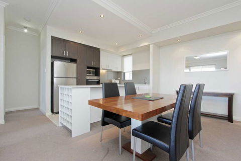 Zappeion Apartments - Tourism Townsville 1