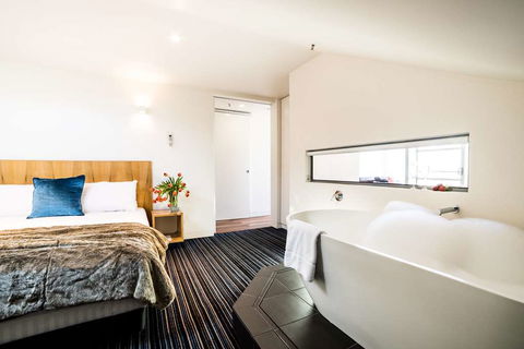 Salamanca Wharf Hotel - Tourism Townsville 2