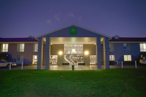 Ibis Styles Canberra - Tourism Townsville 5