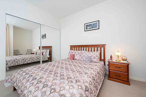 Spacious 1BR Stylish New Acton Apartment +Parking - Tourism Townsville 21
