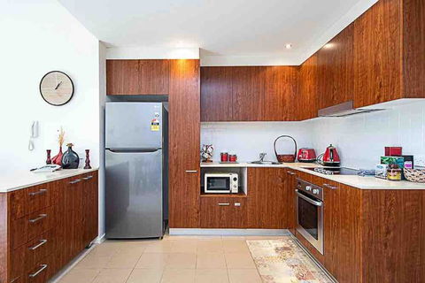 Spacious 1BR Stylish New Acton Apartment +Parking - Tourism Townsville 16