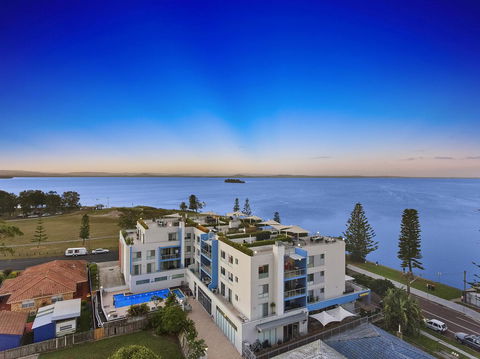 Lakeside Waterfront Apartment The Entrance - Tourism Townsville 16