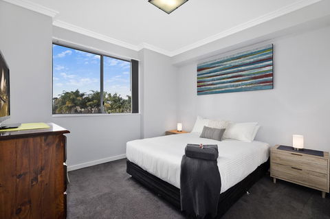 Lakeside Waterfront Apartment The Entrance - Tourism Townsville 7