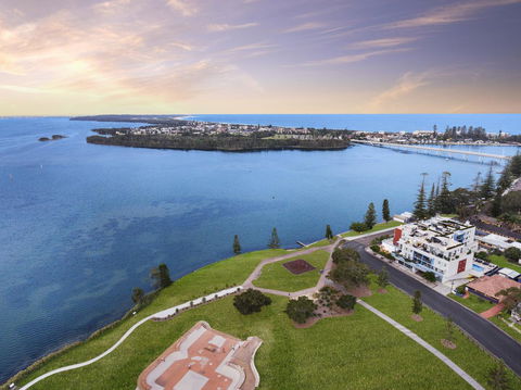 Lakeside Waterfront Apartment The Entrance - Tourism Townsville 18