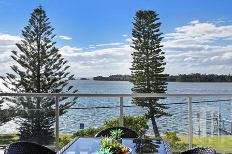 Lakeside Waterfront Apartment The Entrance - Tourism Townsville 29